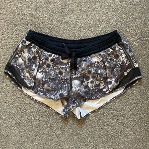 Lululemon Hotty Hot Shorts 2.5”